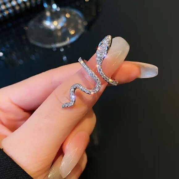 Gothic Rhinestones Snake Ring Decorative Luxurious Decor Ring - Picture 7 of 7